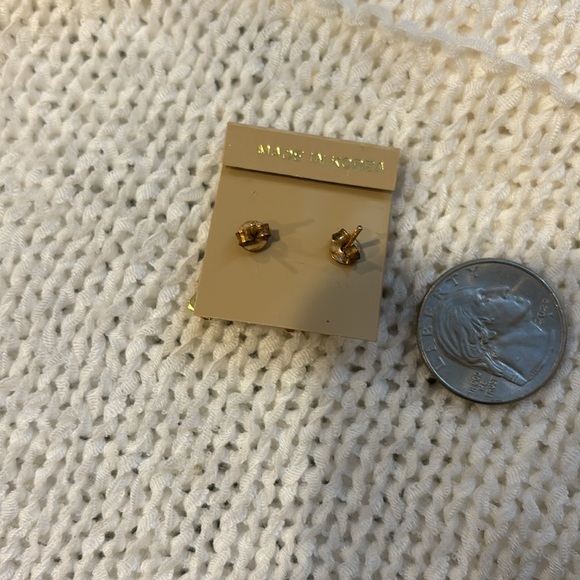 Gold tone zipper earrings - Picture 3 of 4